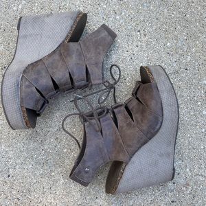 Grey Simply Vera Wedge Heels Size 8
